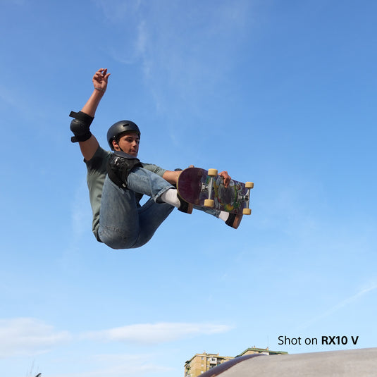 Sony DSC-RX10 V with 24-600 mm F2.4-F4 Zoom Lens