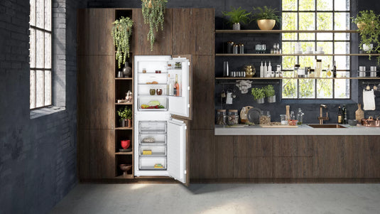 Neff N30, Built-in fridge-freezer with freezer at bottom, 177.2 x 54.1 cm, flat hinge