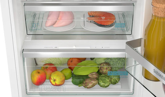 Siemens iQ300, Built-in fridge-freezer with freezer at bottom, 193.5 x 55.8 cm, flat hinge