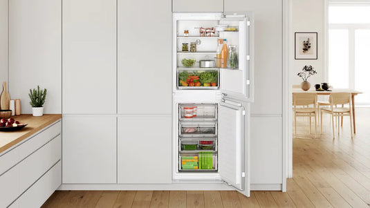 Bosch Series 2, Built-in fridge-freezer with freezer at bottom, 177.2 x 54.1 cm, flat hinge