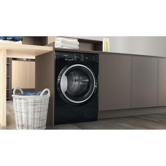 Hotpoint Crease Care NT M11 82BSK UK 8kg Heat Pump Tumble Dryer - Black