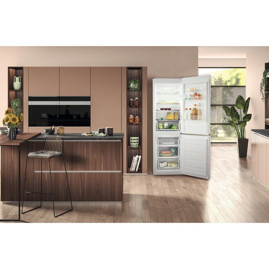 Hotpoint H1NT 821E W 1Freestanding Fridge Freezer